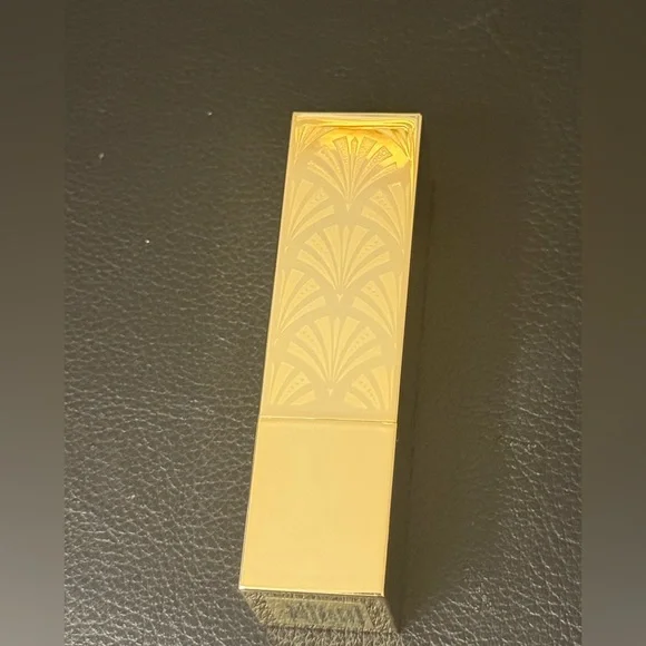 Limited edition Estée Lauder lipstick - Picture 4 of 6